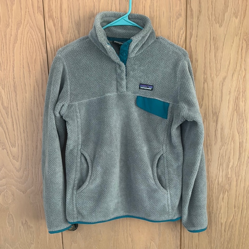 Grey Patagonia fleece pullover